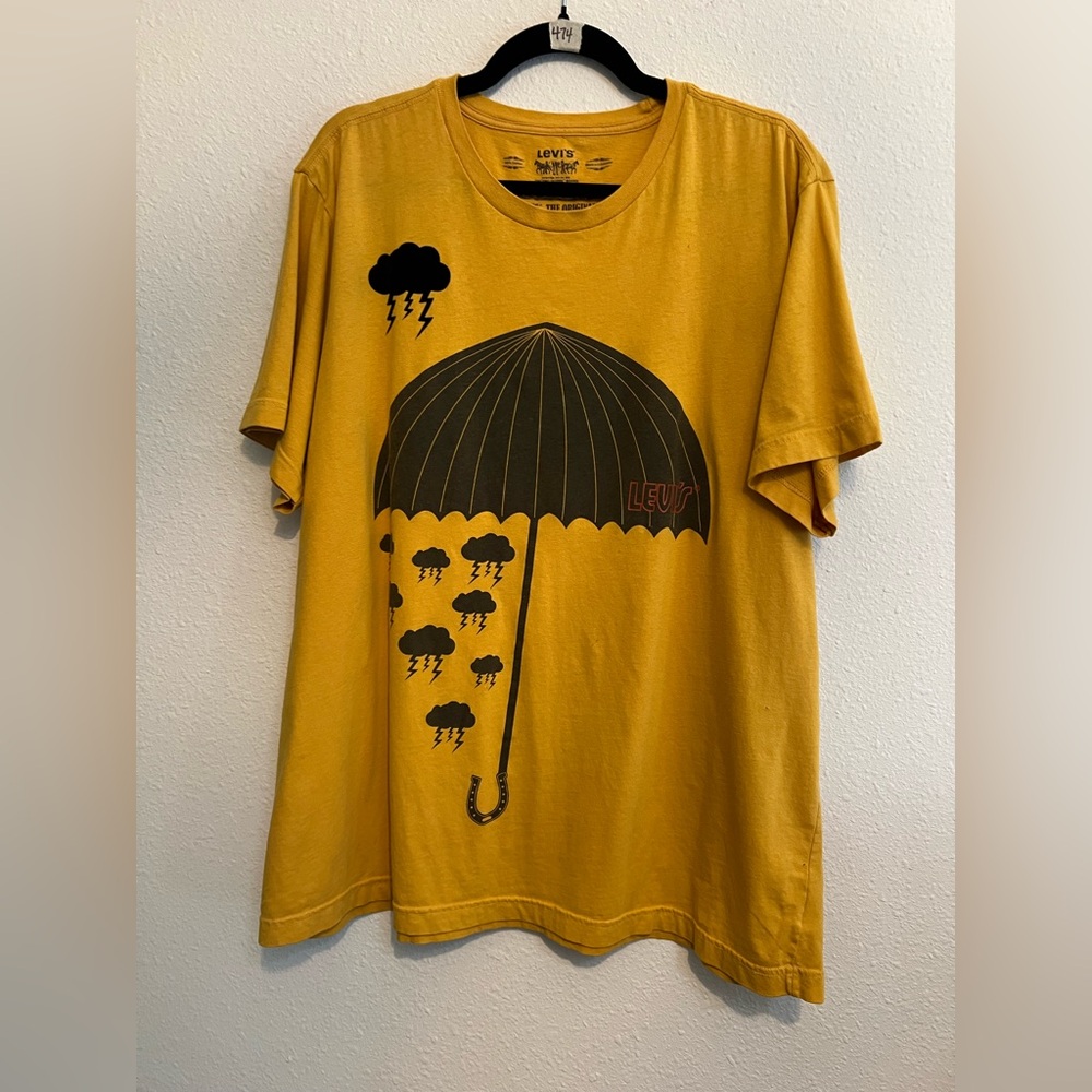 #474 Levi's Yellow Graphic T-Shirt XL